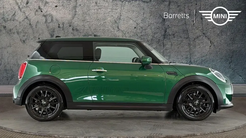 Used Mini Cooper Classic 134 HP (98 kW) 2024 Green Hatchback