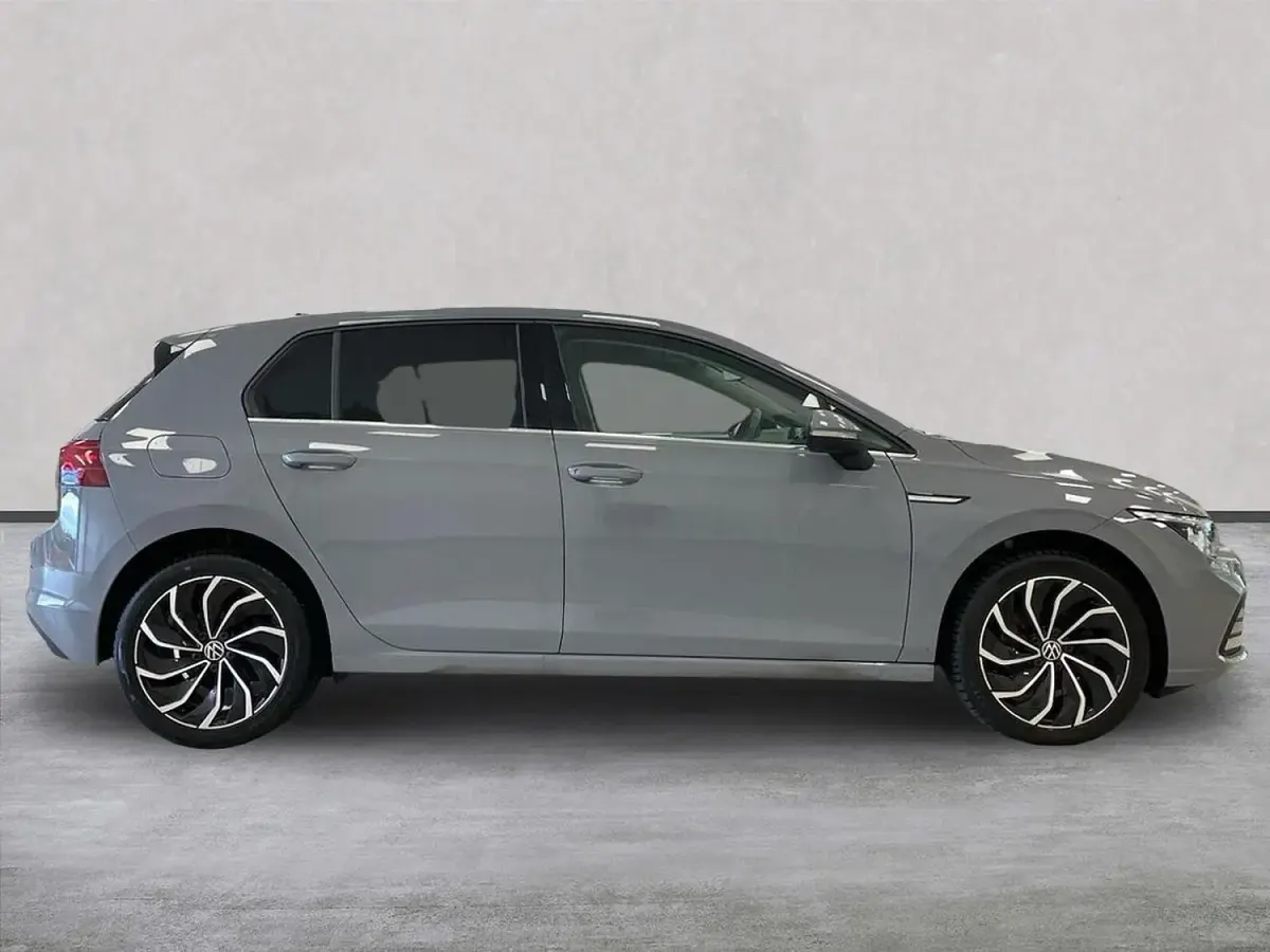 Second-hand VW Golf VIII Edition 130 CP (95 kW) 2023 Gri Hatchback
