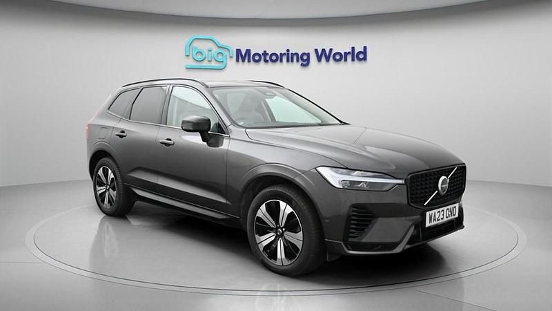 Usado Volvo XC60 Plus 350 HP (257 kW) 2023 Cinzento SUV