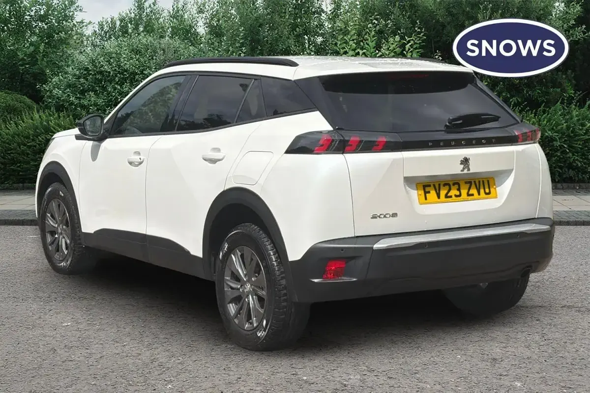 Used Peugeot 2008 Active+ 101 HP (74 kW) 2023 White SUV