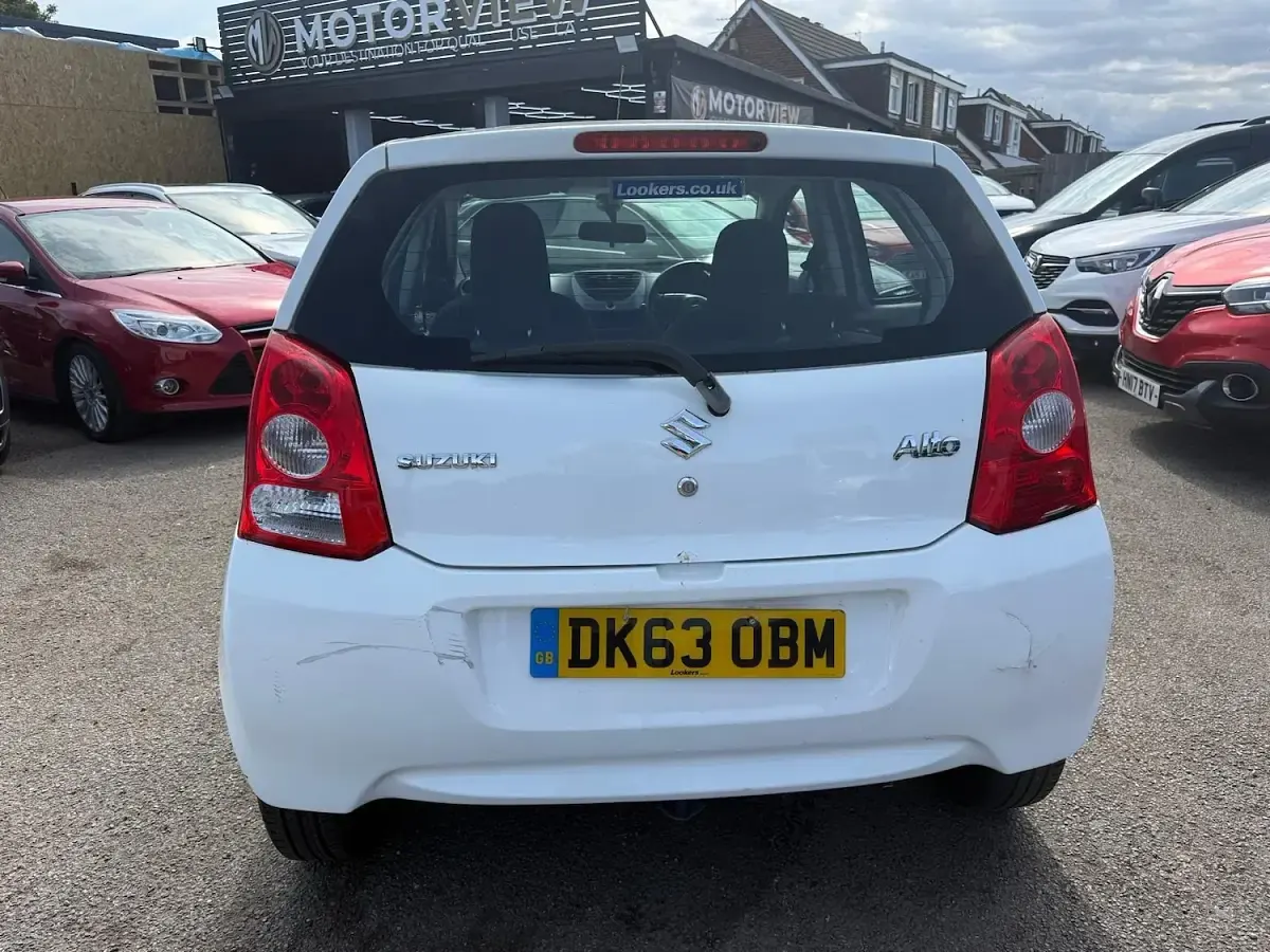 Used Suzuki Alto 68 HP (50 kW) 2013 White Hatchback