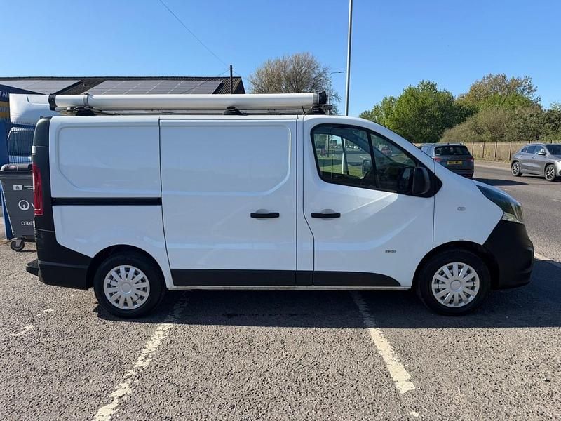 Second-hand Vauxhall Vivaro 2017 Alb