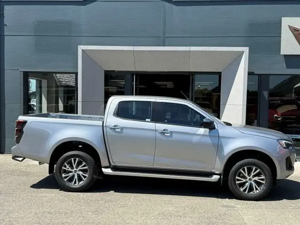 New Isuzu D-Max 2026 Silver Pickup