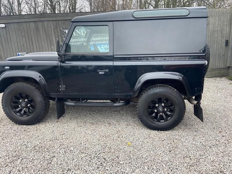 Used Land Rover Defender 122 HP (89 kW) 2011 Black Hatchback