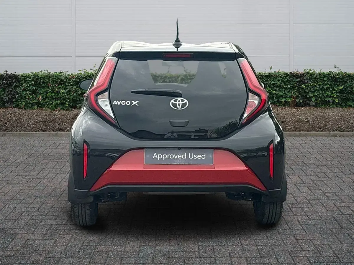 Used Toyota Aygo X 72 HP (52 kW) 2024 Red SUV