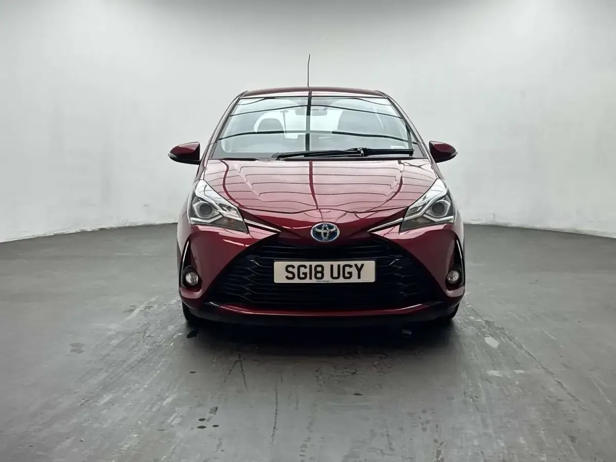 Used Toyota Yaris 100 HP (73 kW) 2018 Red Hatchback