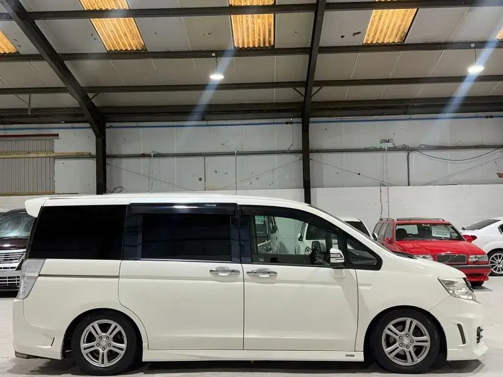 Used Honda Stepwgn 2011 White MPV