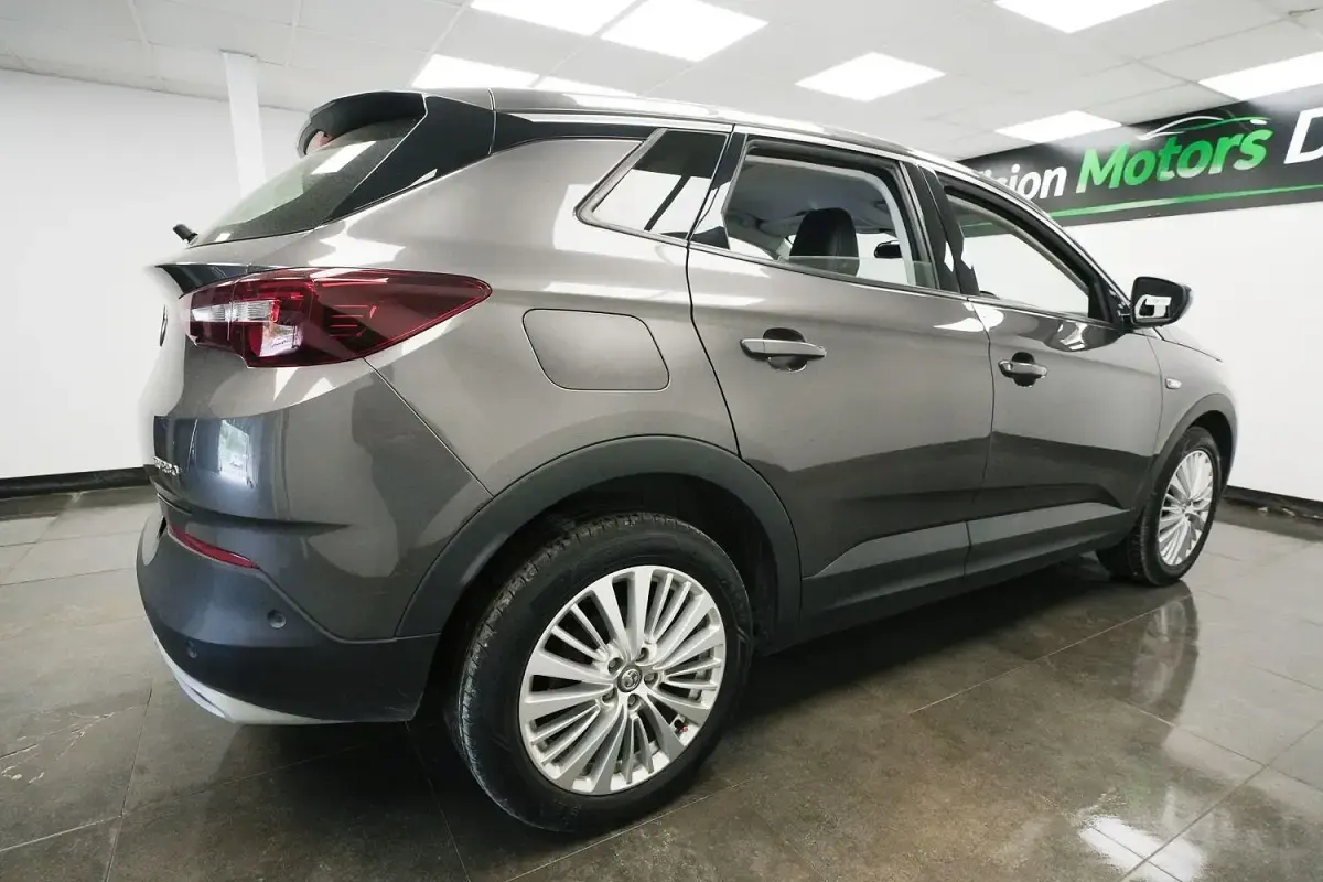 Usado Vauxhall Grandland X S 130 CV (95 kW) 2019 Gris SUV