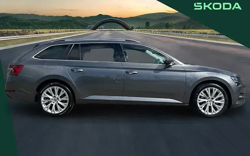 Usado Skoda Superb SE L 150 CV (110 kW) 2023 Gris Familiar