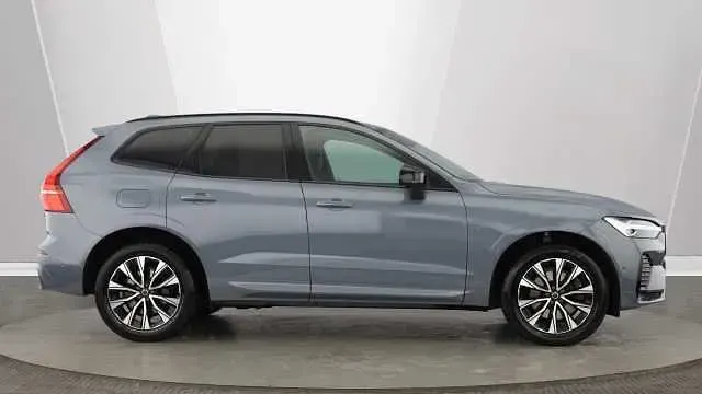 Used Volvo XC60 Plus 247 HP (181 kW) 2022 Grey SUV