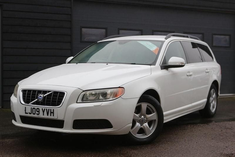 Used Volvo V70 SE Lux 2009 White Estate