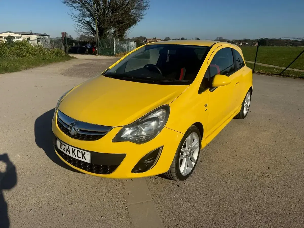 Usado Vauxhall Corsa SRi 2014 Amarelo Citadino