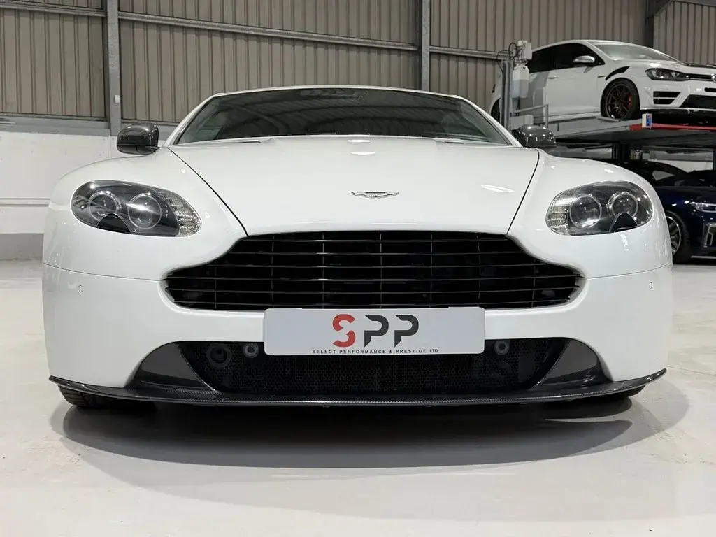 Used Aston Martin V8 Vantage 420 HP (308 kW) 2013 White Coupe