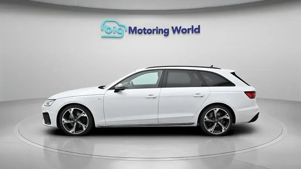 Usado Audi A4 Black Edition 150 HP (110 kW) 2022 Branco Carrinha