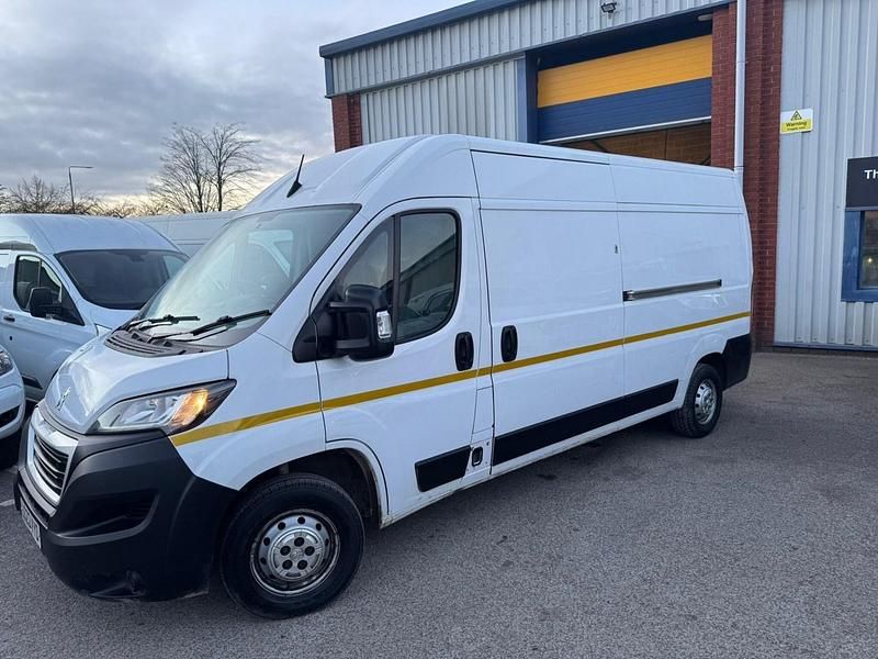 Second-hand Peugeot Boxer 140 CP (102 kW) 2022 Alb Van