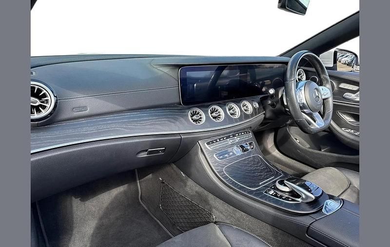 Usado Mercedes E350 AMG line 295 HP (216 kW) 2019 Prateado Cabrios