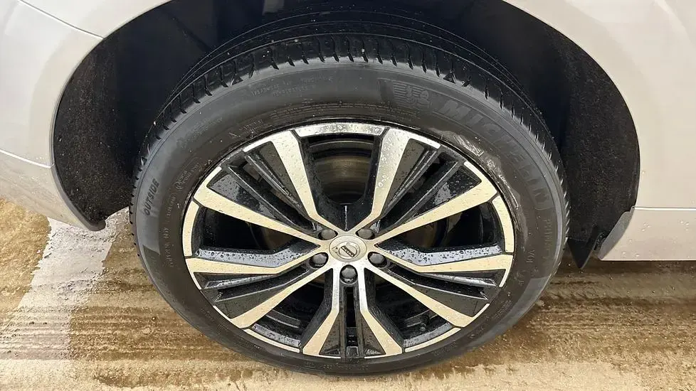 Used Volvo XC60 Ultra 250 HP (183 kW) 2025 Silver SUV