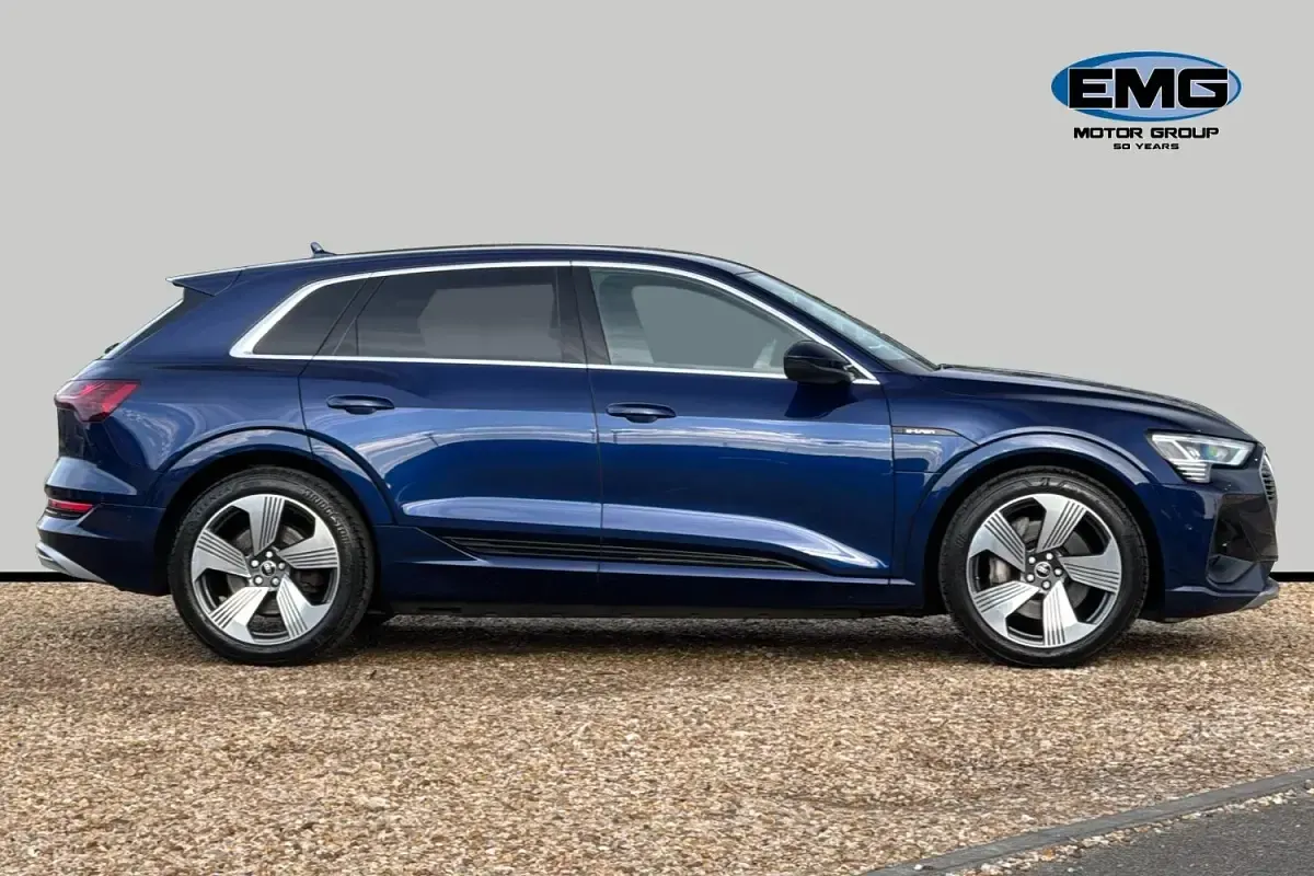 Usado Audi e-tron S-Line 230 kW (313 HP) 2023 Azul SUV