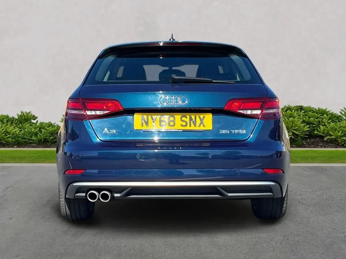 Begagnad Audi A3 Sport 147 HK (108 kW) 2019 Blå Sedan