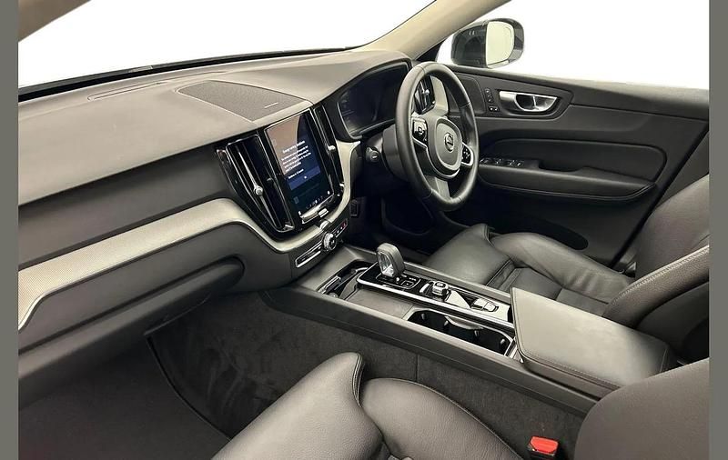 Used Volvo XC60 Plus 247 HP (181 kW) 2025 Silver SUV