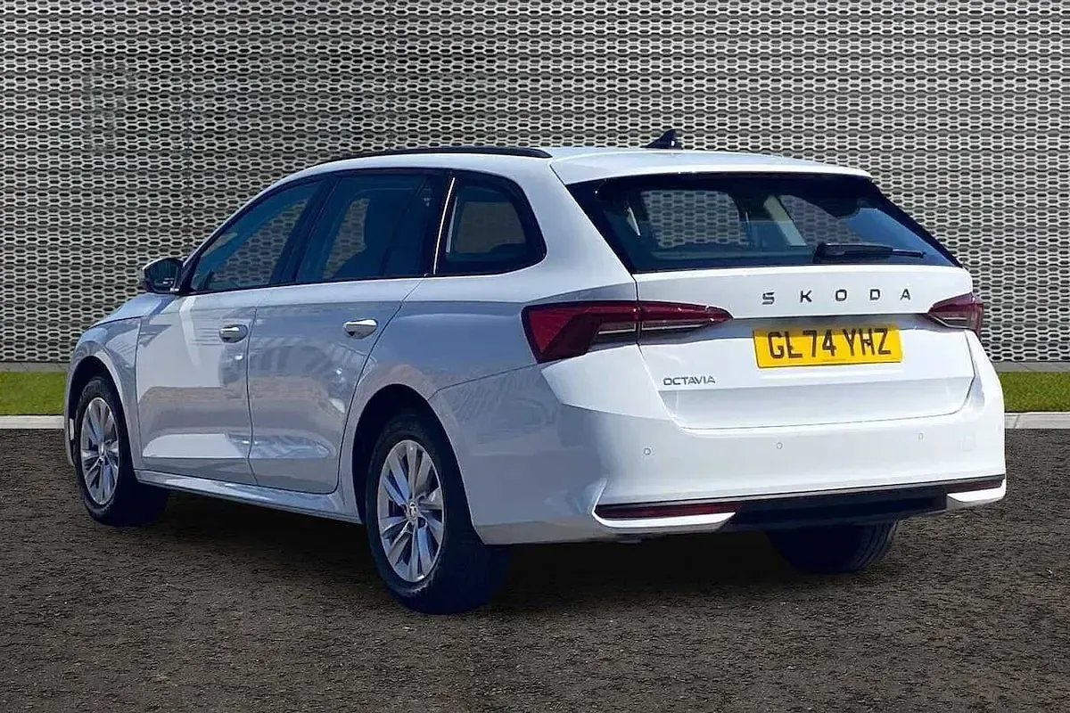 Used Skoda Octavia SE Technology 85 HP (62 kW) 2024 Moon white metallic Estate