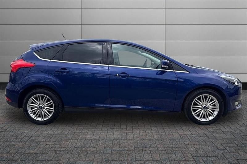 Used Ford Focus Zetec 125 HP (91 kW) 2018 Blue Hatchback