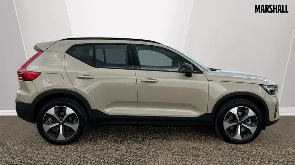 Used Volvo XC40 Plus 197 HP (144 kW) 2025 Gold SUV