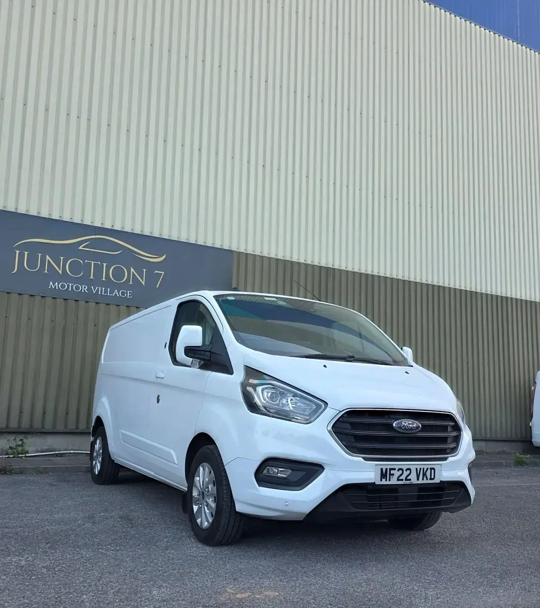 Used Ford Transit Custom Limited 130 HP (95 kW) 2022 White Van