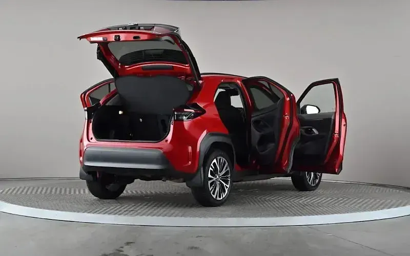 Used Toyota Yaris Cross 116 HP (85 kW) 2023 Red SUV
