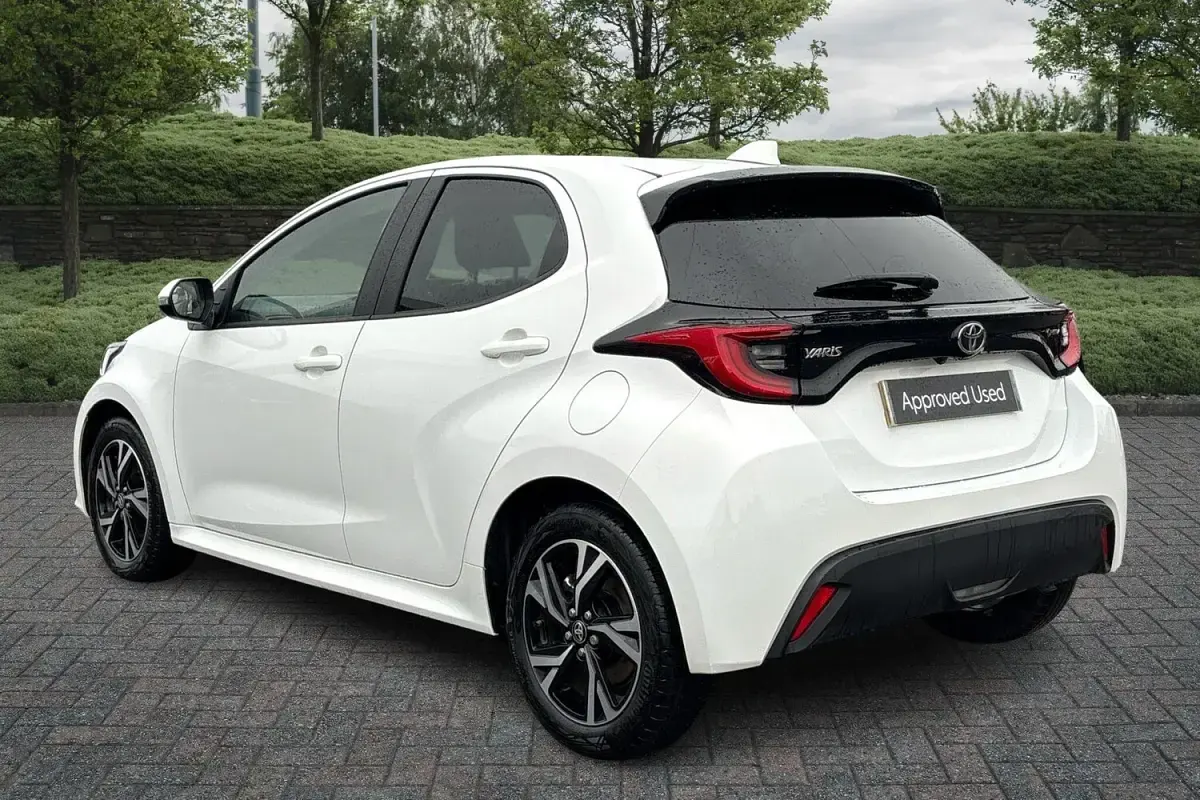Used Toyota Yaris Design 2025 White Hatchback