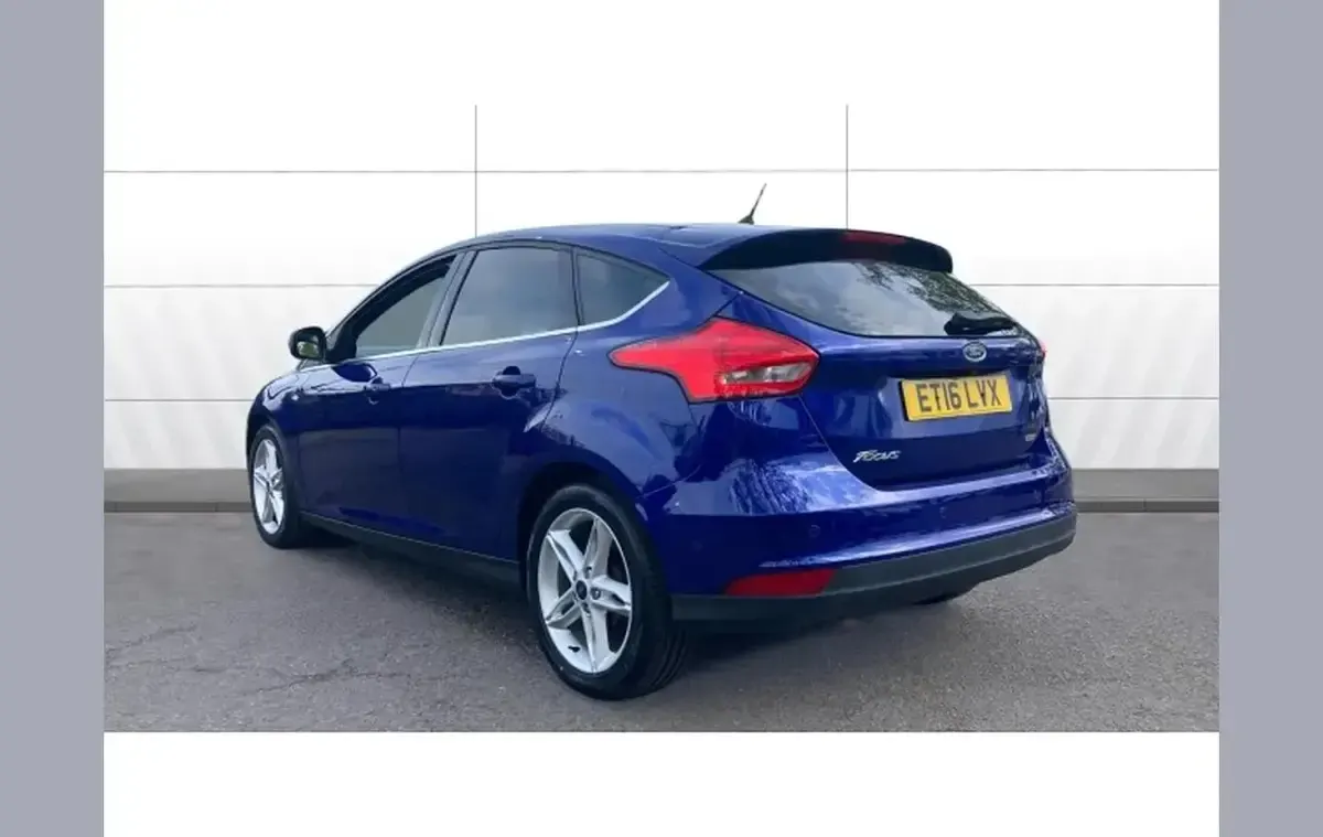 Usado Ford Focus Titanium 100 HP (73 kW) 2016 Azul Citadino