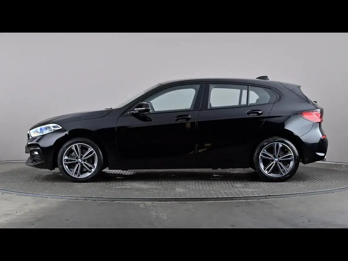 Used BMW 118 Sport Line 2022 Black Hatchback