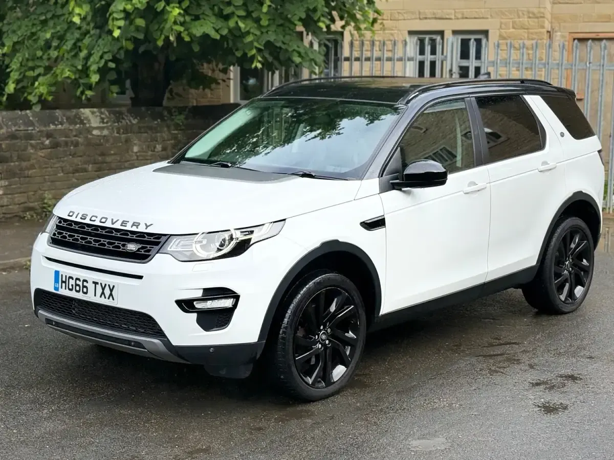 Used Land Rover Discovery Sport HSE 180 HP (132 kW) 2017 White SUV