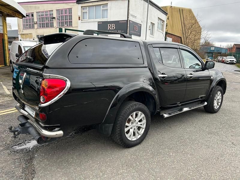 Second-hand Mitsubishi L200 176 CP (129 kW) 2015 Negru Pickup