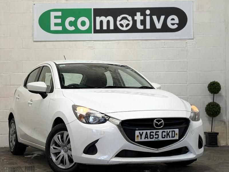 Used Mazda 2 2016 White Hatchback