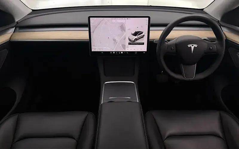 Used Tesla Model Y Standard Range 219 kW (299 HP) 2023 White SUV