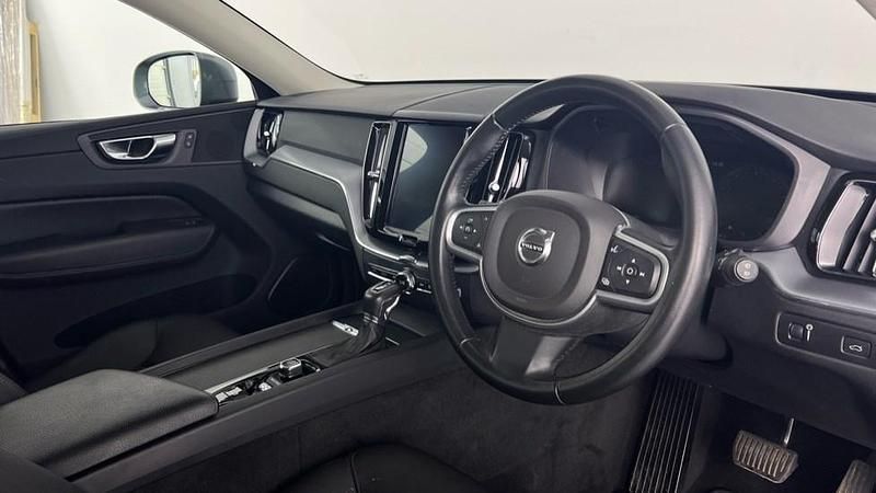 Usado Volvo XC60 Momentum 247 HP (181 kW) 2018 Cinzento SUV