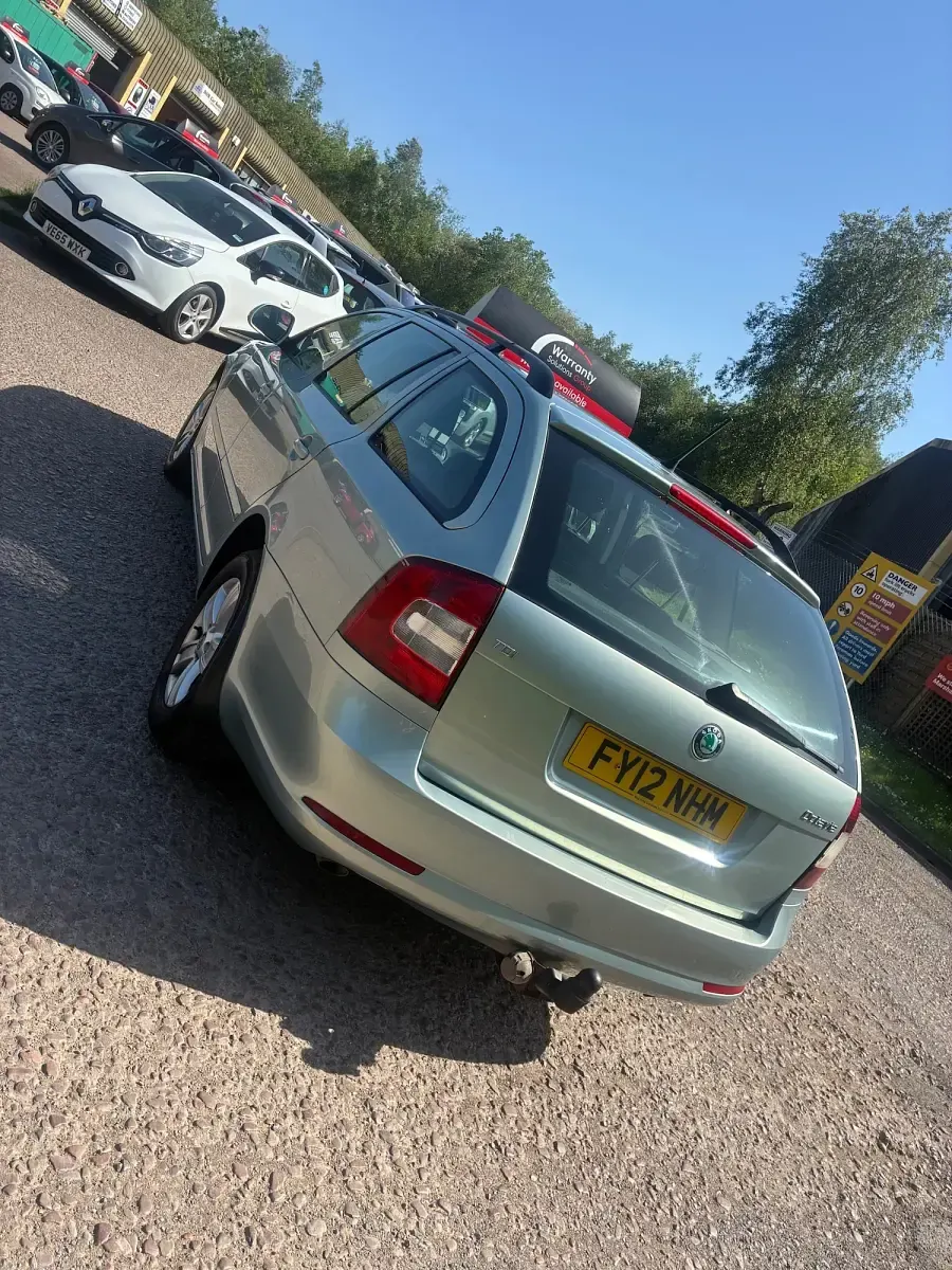 Begagnad Skoda Octavia SE 105 HK (77 kW) 2012 Grön Kombi
