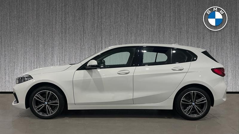 Used BMW 118 Sport Line 134 HP (98 kW) 2022 White Hatchback