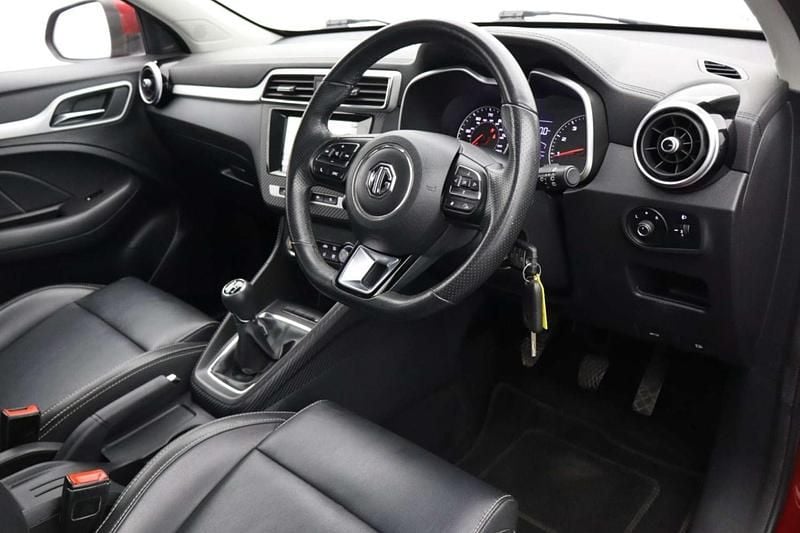 Used MG ZS Exclusive 106 HP (77 kW) 2018 Red Hatchback