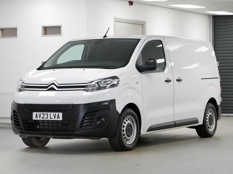 Używany Citroën Dispatch 100 kW (136 KM) 2023 Biały Minivan