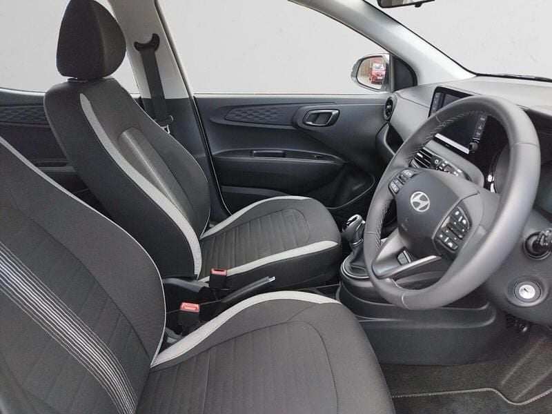 White New 2025 Hyundai i10 Advanced Hatchback | £16,000 (Fair price) - Image 1/2