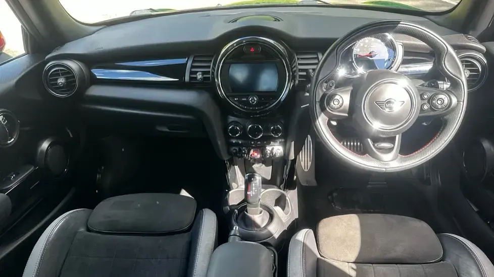 Used Mini John Cooper Works Hatch 231 HP (169 kW) 2020 Green Hatchback