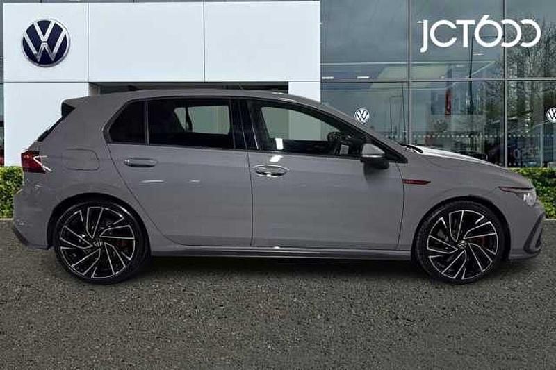 Second-hand VW Golf VIII 245 CP (180 kW) 2024