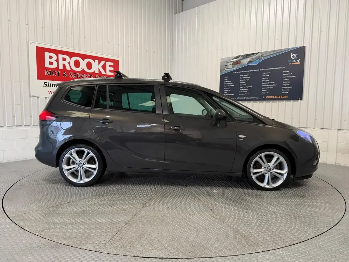 Used Vauxhall Zafira SRi 140 HP (102 kW) 2014 Grey MPV