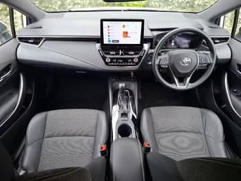 Used Toyota Corolla Design 140 HP (102 kW) 2023 White Hatchback