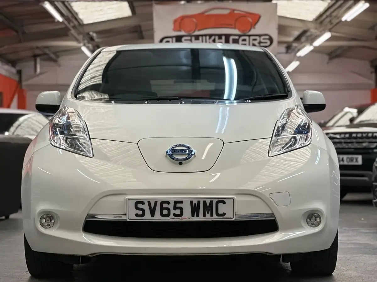 Used Nissan Leaf Tekna 80 kW (109 HP) 2015 White Hatchback