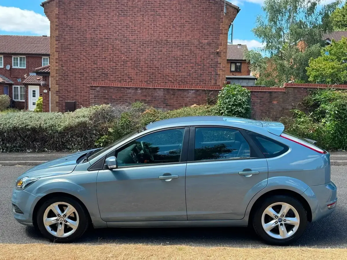 Used Ford Focus Zetec 2009 Blue Hatchback