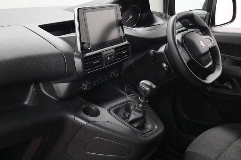 Used Peugeot Partner 100 HP (73 kW) 2022 White MPV