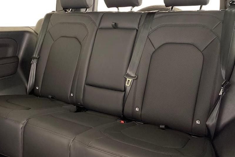 Used Land Rover Defender SE Dynamic 249 HP (183 kW) 2026 Borasco grey SUV